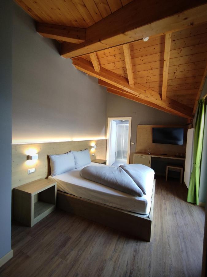 Hotel Villa Argentina Ronzone Szoba fotó