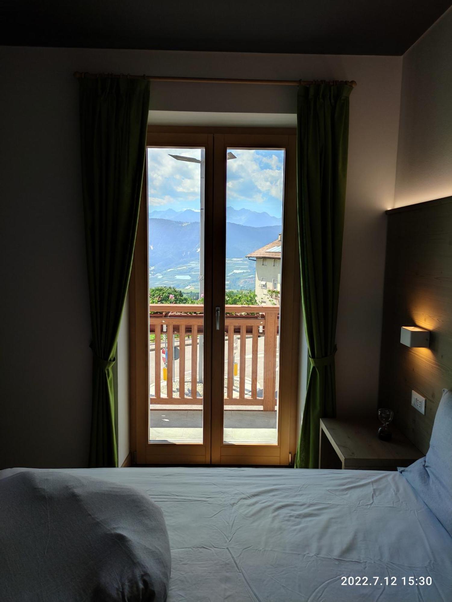 Hotel Villa Argentina Ronzone Kültér fotó